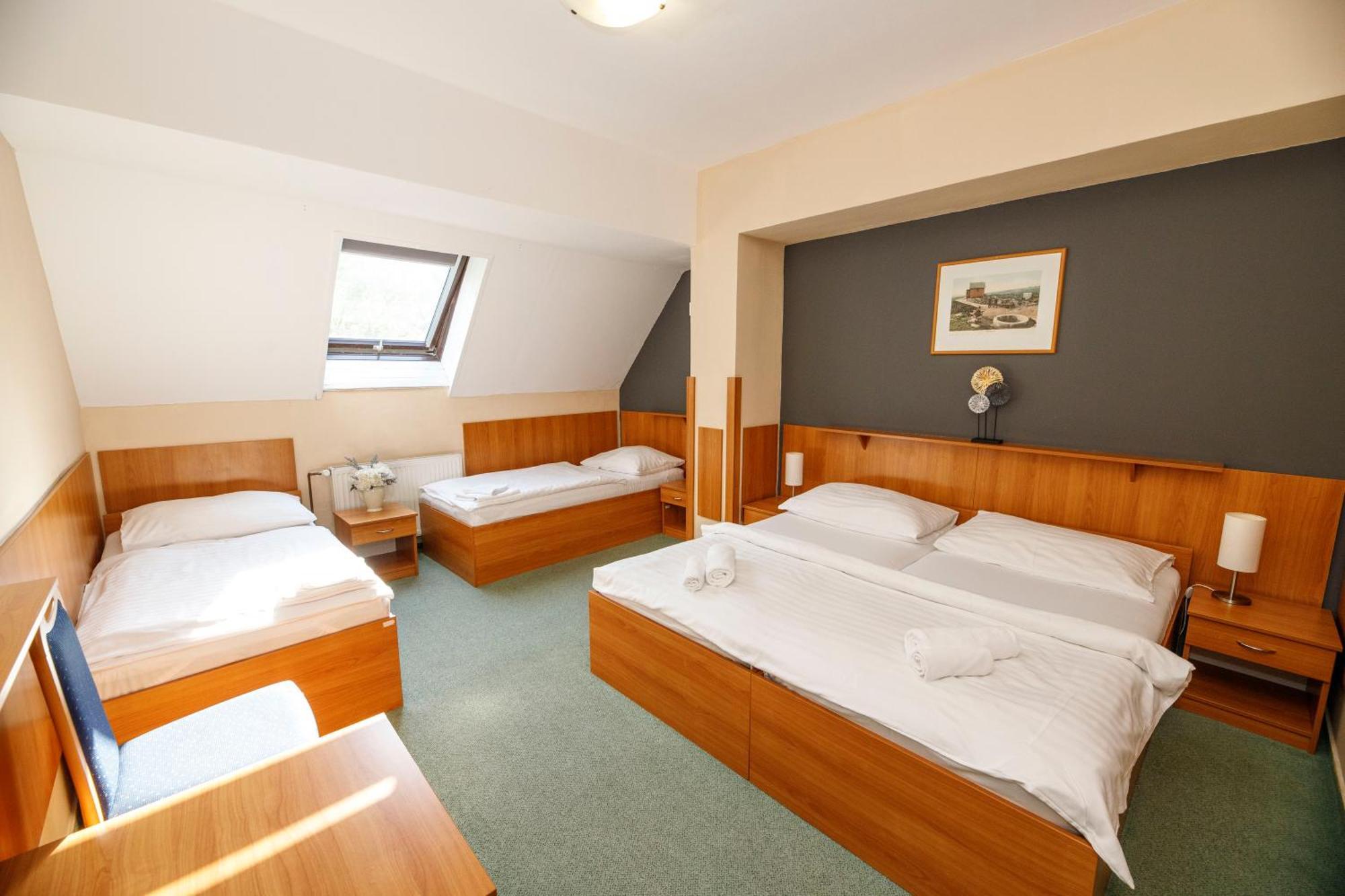 Parkhotel Харачов Екстериор снимка