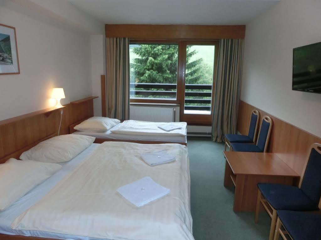 Parkhotel Харачов Екстериор снимка